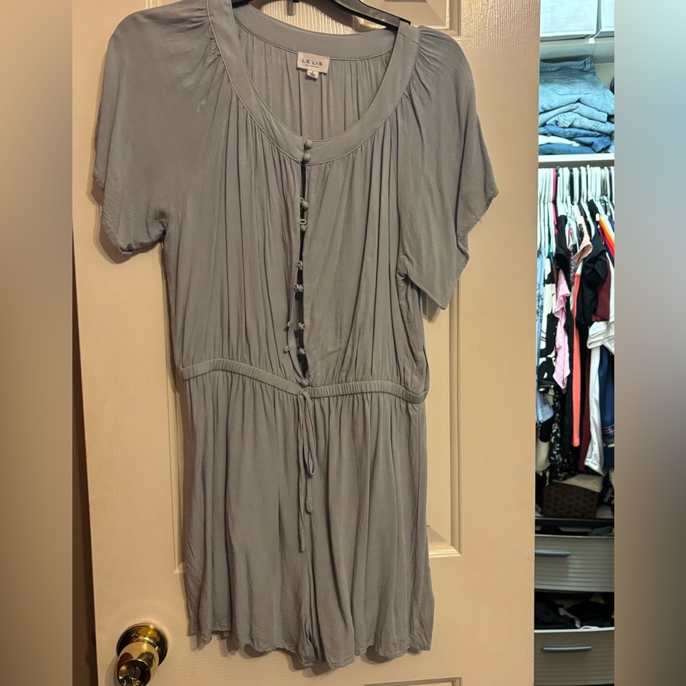 Shorts romper size large